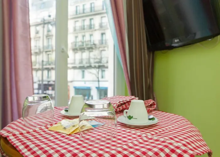 Club246 Paris Saint Martin Bed & Breakfast