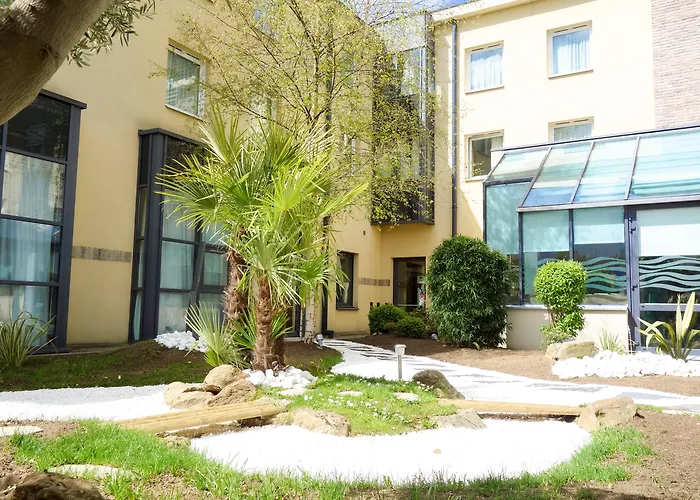 Roissy-en-France hotels near Les Vestiges du Chateau de Roissy-en-France