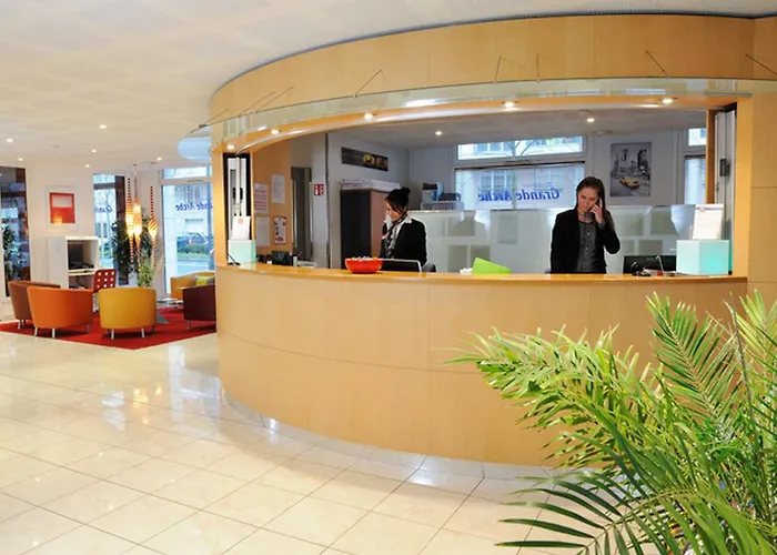 Pet friendly Sejours & Affaires Courbevoie Grande Arche Aparthotel