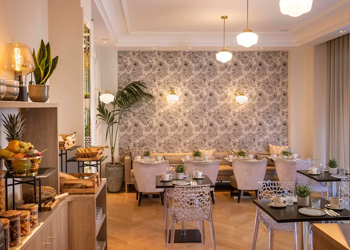 Paris hotels near Carnavalet Museum