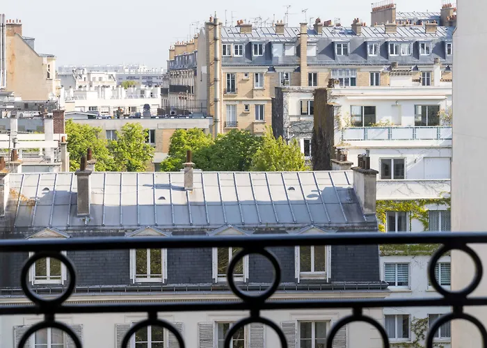Neuilly-sur-Seine hotels near Sacre-Coeur