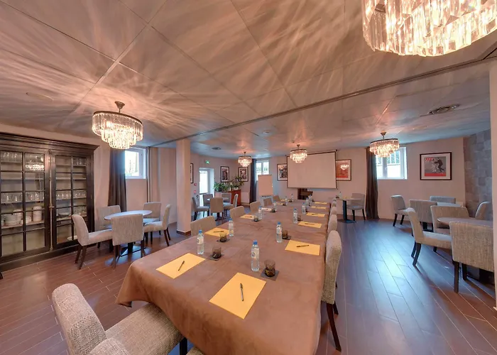 Villejust Hotels