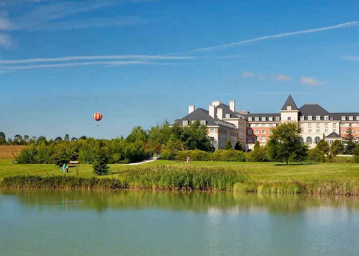 Magny-le-Hongre hotels near Crush's Coaster
