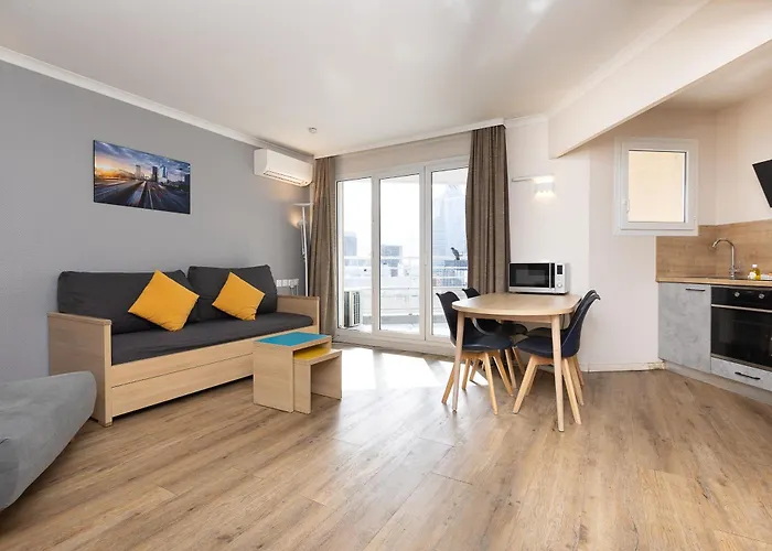 Pet friendly Star Of Life Apartment Courbevoie