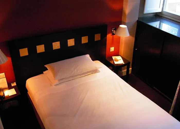 Neuilly-sur-Seine hotels near Grand Palais