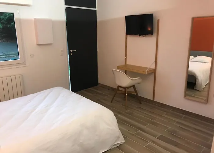 Marolles-en-Brie (Val-de-Marne) Hotels