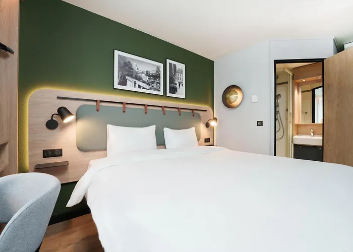 Boulogne-Billancourt Dog Friendly Lodging and Hotels