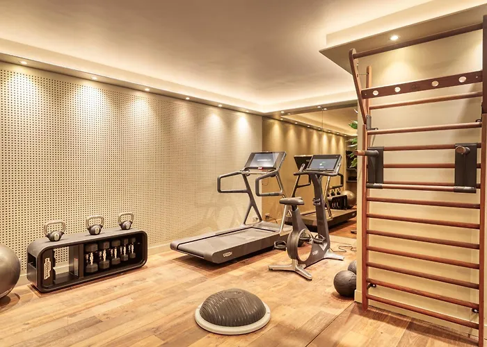 Paris hotels near Iglesia de la Caridad