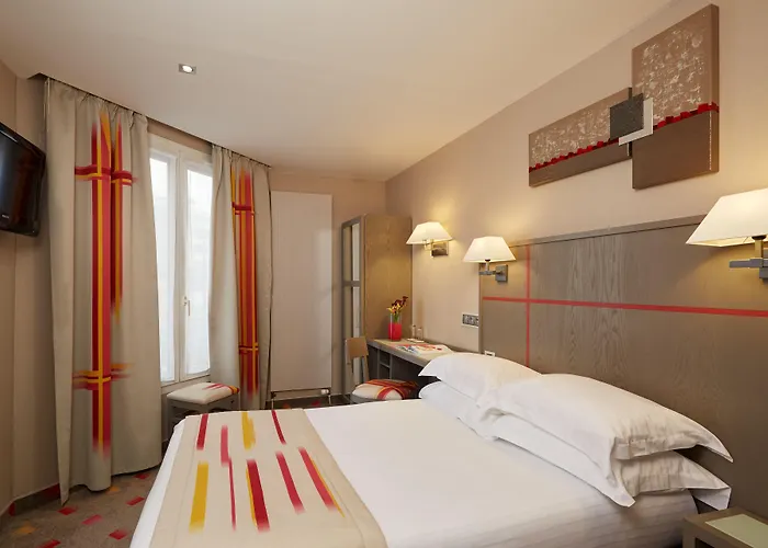 Paris hotels near Place de la Concorde