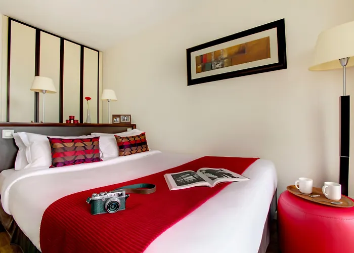 Courbevoie hotels near Champs-Elysees