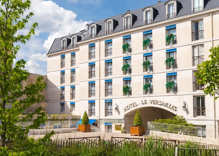 Versailles Hotels for Romantic Getaway