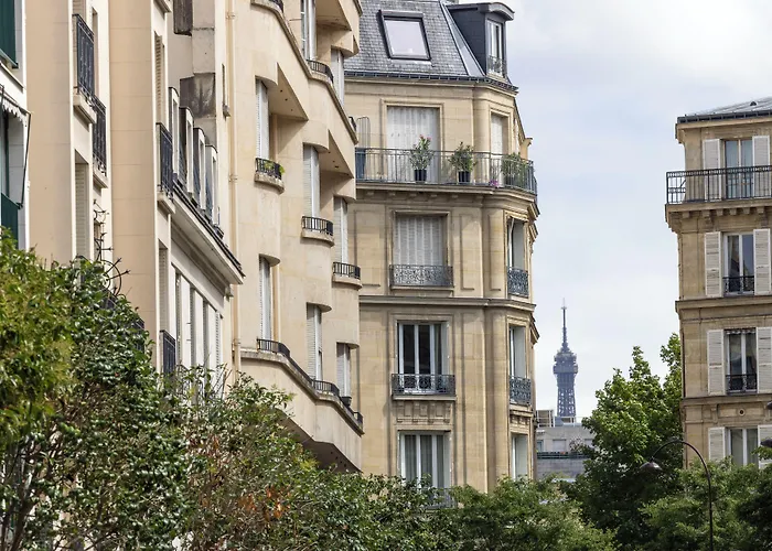 Neuilly-sur-Seine hotels near Champs-Elysees