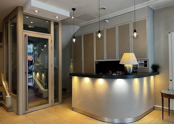 Paris hotels near Place des Vosges