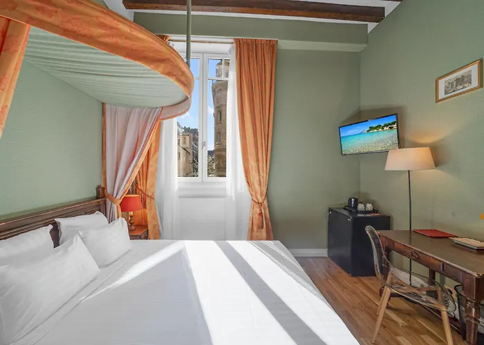 Hotel De La Bretonnerie Paris