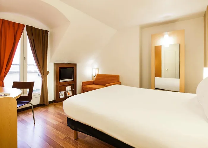 Versailles Beach hotels