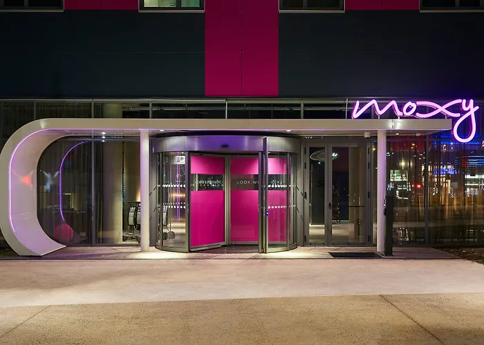Pet friendly Moxy Paris Charles De Gaulle Airport Hotel Roissy-en-France