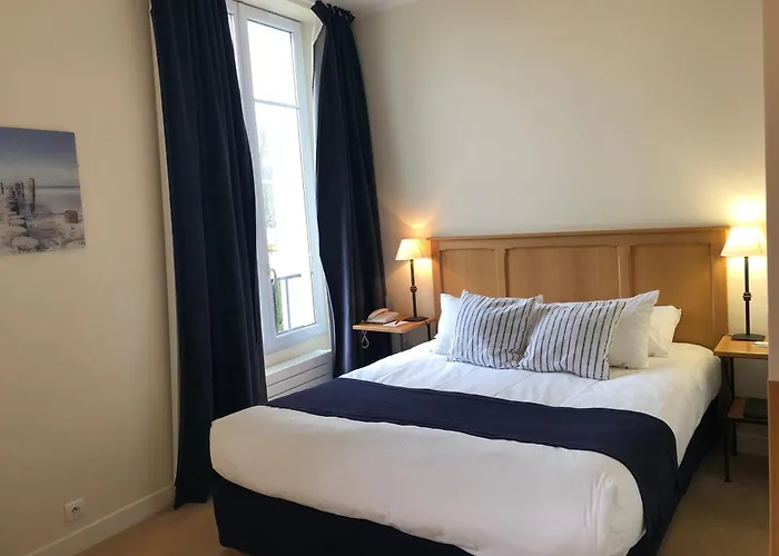Montfort-l'Amaury Hotels