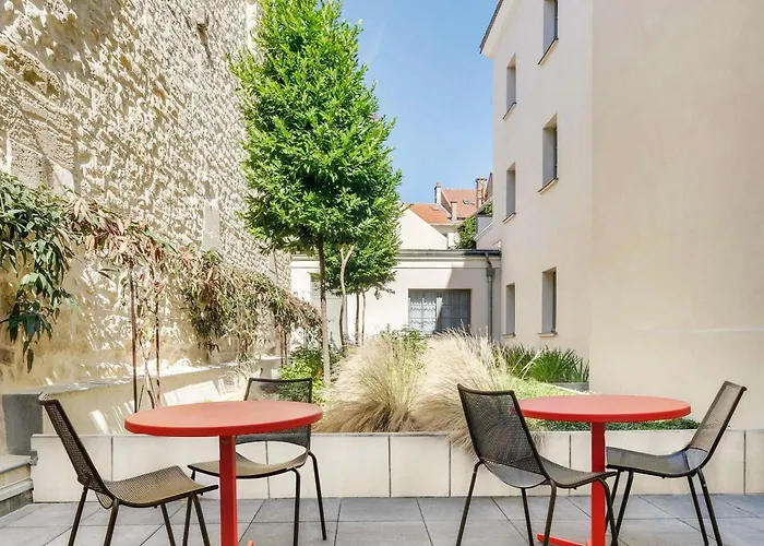 Saint-Germain-en-Laye hotels near Aqueduc de Louveciennes