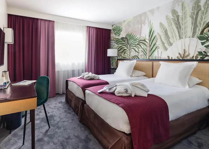 Neuilly-sur-Seine hotels near Petit Palais