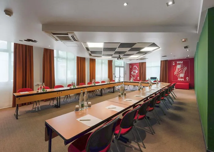 Roissy-en-France hotels near Conservatoire Andre Citroen