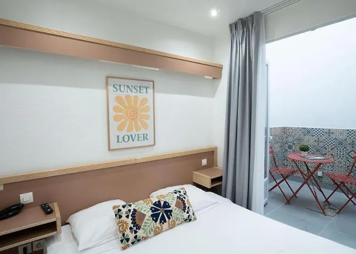 Holiday Cottages in Paris near Louvre Museum