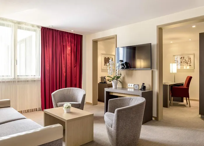 Roissy-en-France Hotels With Pool