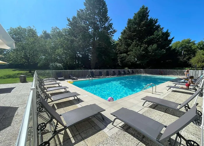 Saclay Hotels