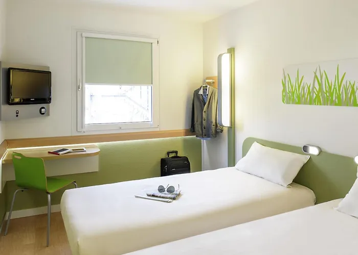 Saint-Cyr-l'Ecole Hotels