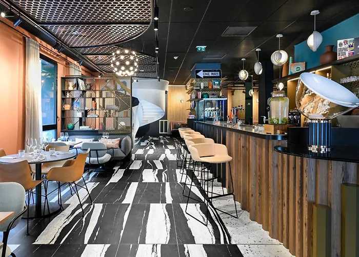 Boutique Tribe Paris La Defense Esplanade Hotel Courbevoie