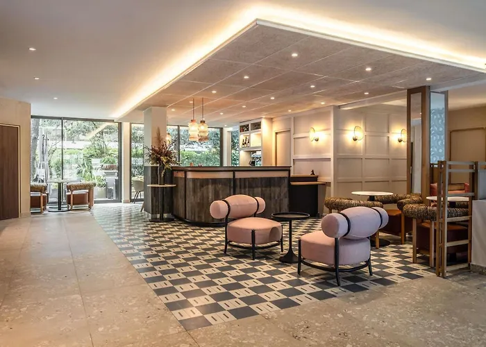 Boulogne-Billancourt hotels near Parc de Saint-Cloud