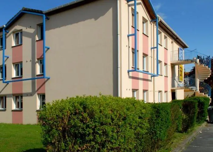 Savigny-le-Temple Hotels